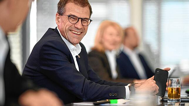 Andreas Schell, Vorstandsvorsitzender bei Rolls-Royce Power Systems, bei einer Pressekonferenz.