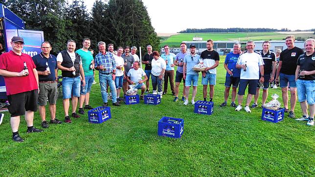 Premiere hat bei der Fußballstadtmeisterschaft das Torwandschießen der Kommunalpolitiker. Vier Schützen von jedem Gremium haben je fünf ...