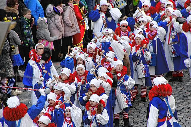 Bild 7: Bilder vom großen Kinderumzug in VS-Villingen am Schmotzigen &ndash; Teil 2