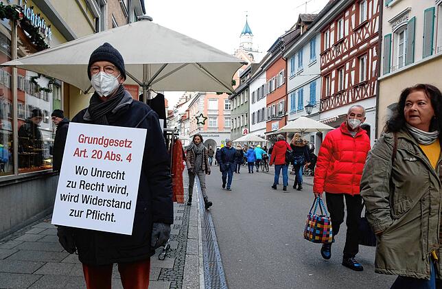 Allzweckwaffe der Protestbewegungen: Altbekannte Slogans ziehen die Aufmerksamkeit der Passanten nur kurz auf sich.