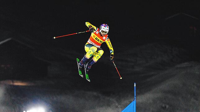 Für die Furtwangerin Daniela Maier verlief die bisherige Skicross-Saison bestens. Mehrmals landete sie, wie hier im Dezember in Arosa, ...