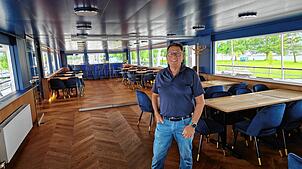 Die alte Fähre „Fontainebleau“ erstrahlt in neuem Glanz: Sie dient jetzt als Clubheim für den Yachtclub Hard bei Bregenz. Präsident ...