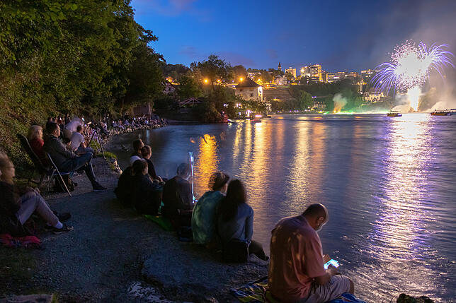 Bild 3: So schön war das Feuerwerk zum Schweizer Nationalfeiertag am Schaffhauser Rheinfall