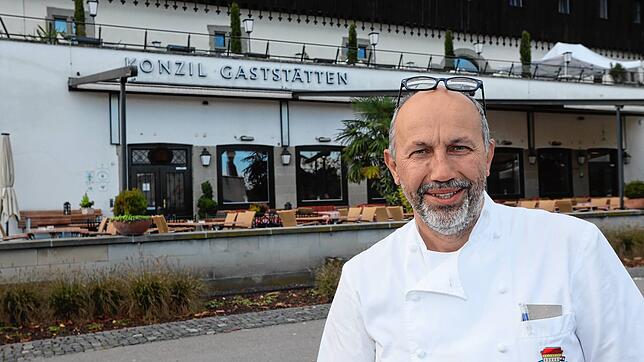 Noch begrüßt Manfred Hölzl die Gäste des Konzils. Ab 2021 wird ein Catering-Unternehmen aus Mainz der neue Pächter sein. Archivbild: ...