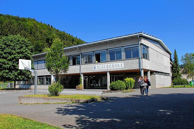 Für fünf Klassenzimmer der Reischachschule, die nur über den Innenhof gelüftet werden können, schafft die Gemeinde Immendingen mobile ...