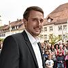 Patrick Haas ist neuer Hüfinger Bürgermeister mit über 60 Prozent. Amtsinhaber Michael Kollmeier gratuliert seinem zukünftigen Nachfolger.