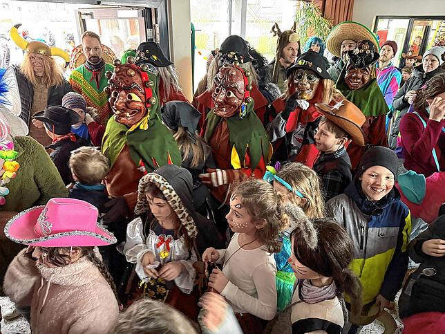 Bild 16: Fasnacht 2025 in Friedrichshafen: Rathaussturm & Schulbefreiung in eindrucksvollen Bildern!