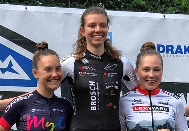 Zweite: Finja Lipp (links) beim Bundesliga-Rennen in Weissenfels.