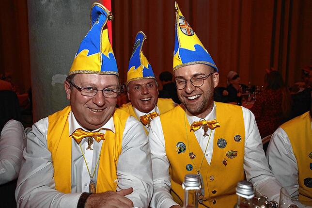 Bild 15: Die Narrengesellschaft Niederburg feiert ihren Fasnachtsauftakt