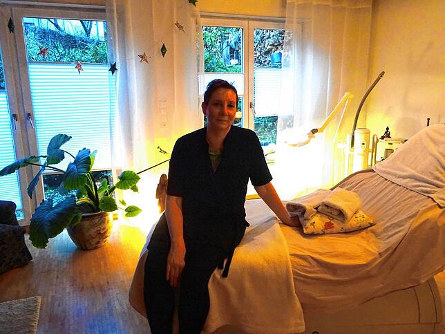 Ursula Löffler in ihrem Kosmetikstudio.