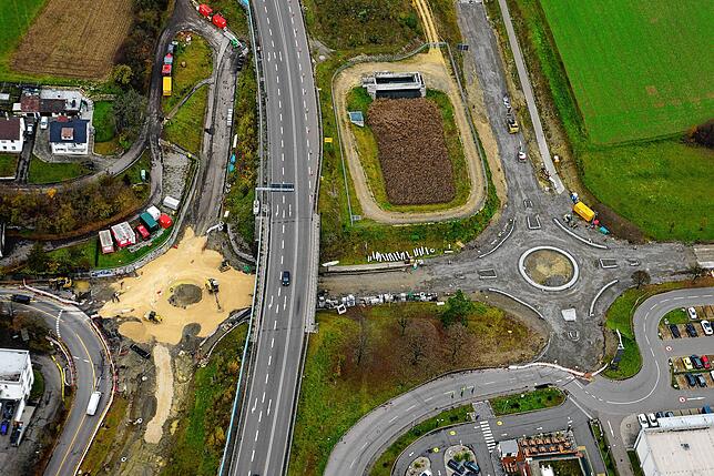 Die Gesamtkosten dieser Baumaßnahme belaufen sich auf rund 3 Mio. Euro und werden von Bund und Land Baden-Württemberg getragen.