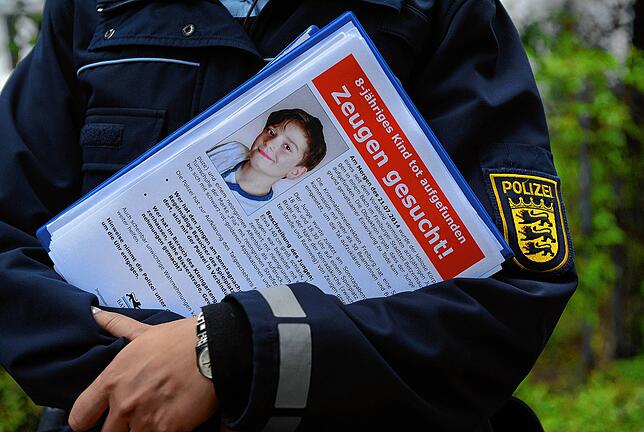 Mit solchen Zetteln wurden 2014 Zeugen gesucht – bis heute bekommt die Polizei immer wieder Hinweise.