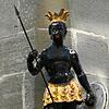 Das ist die Figur, um die zu Diskussionen führt. Sie ist errichtet worden, lange bevor Deutschland zur Kolonialmacht wurde.