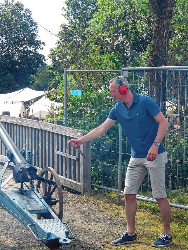 Bild 23: Festbeginn in Brigachtal: Viel Remmidemmi bei der 38. Auflage des Brigachtaler Dorffestes