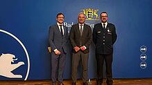 Landesinnenminister Thomas Strobl (links) würdig das Engagement von Dominik Kaiser. Bild: Gemeinde Höchenschwand