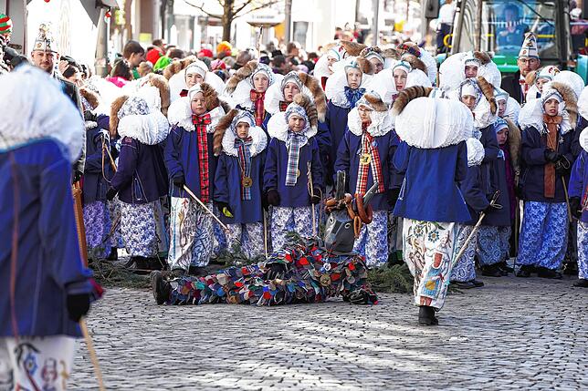 Bild 21: Warum der Fasnet-Umzug in Villingen jedes Jahr Groß und Klein fasziniert – Entdecke die Highlights!