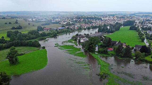 In Meßkirch ist die Ablach über die Ufer getreten. Größere Schäden sind bisher nicht bekannt.