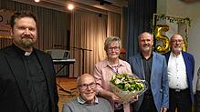 Der Albbrucker Seniorenkreis hat sich in den vergangenen 50 Jahren erfolgreich entwickelt. Pfarrer Philipp Ostertag (von links), Günter ...