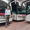 Geschaftsführer Dieter Petrolli vor seinen Bussen: Im Moment stehen sie eher, als dass sie rollen &ndash; obwohl es wieder möglich wäre.