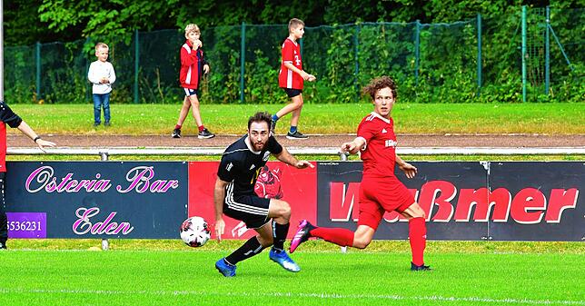 Bild 25: FC Wallbach dreht die Partie und gewinnt mit 3:2 gegen den FC RW Weilheim &ndash; und wir haben die Bilder!