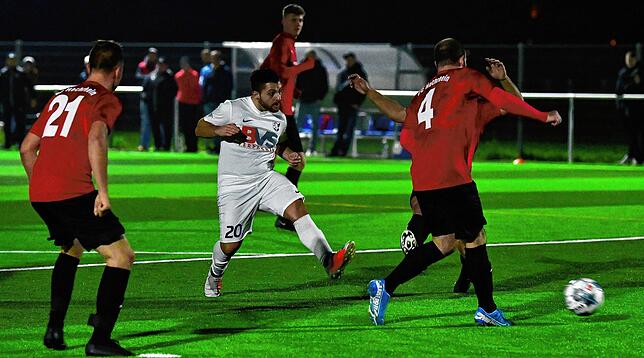 Sein (bislang) letztes Tor: Luigi Lentisco erzielte mit diesem Schuss am 9. November 2019 die 2:1-Führung beim 4:1-Sieg des FC Erzingen ...