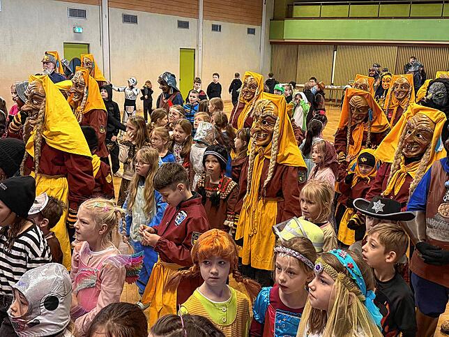 Bild 11: Fischbacher Schule am „Schmotzigen“: Fasnacht in Bildern – Die besten Momentaufnahmen!