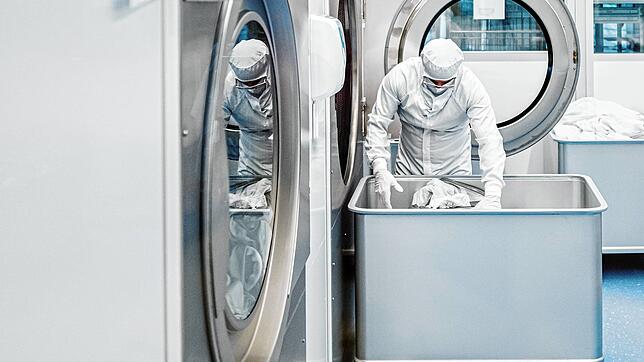 Hohe Sicherheitsmaßnahmen gelten bei Geiger Textil. In der Industriewäscherei wird täglich auch Infektionswäsche aus Krankenhäusern ...
