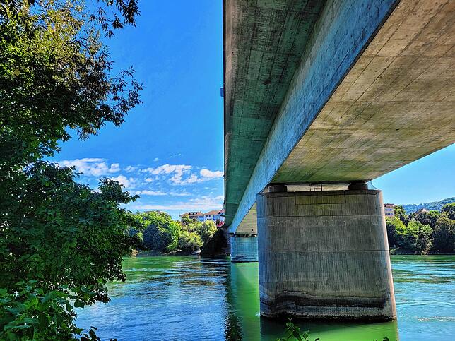 Während der Sanierung soll unterhalb der Brücke ein provisorischer Steg für Fußgänger errichtet werden.