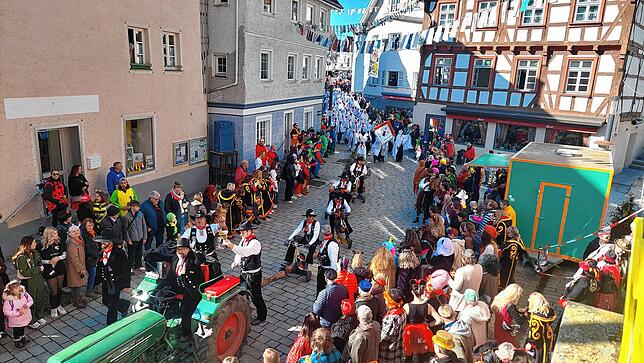 Bild 12: "Komm lass uns fröhlich sein" - Rosenmontag in Meßkirch 2025