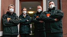 Auch am Klinikum Hochrhein in Waldshut stehen Sicherheitskräfte am Eingangsbereich, damit die Corona-Maßnahme umgesetzt werden. Auch sie ...