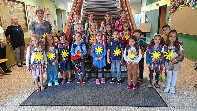 Insgesamt 20 Kinder sind in die Klasse 1b der Hebelschule in Rhina eingeschult worden. Klassenlehrerin ist Monika Schüler.