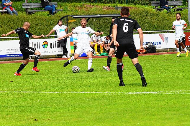 Bild 6: SV 08 Laufenburg gewinnt nach turbulentem Start mit 5:0 gegen den VfR Hausen &ndash; und wir haben Bilder!