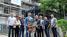 Stehen schon einmal vorm Zentrum des Hausherrenfests, dem Münster (von links): Frank Schweitzer (MV Böhringen), Bürgermeisterin Monika ...