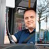 Busfahrer Christian Pawlak fährt ab Mittwoch im Ferienfahrplan.