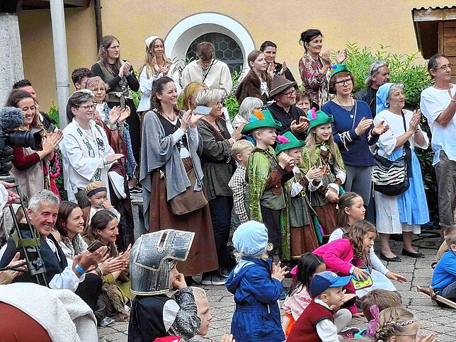 Bild 24: Mittelalter hautnah: Tausende beim 7. Stettener Spectaculum mit Rittern, Gauklern und Magiern
