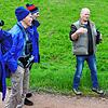 Harald Nüssle (Mitte) berichtete über die Notwendigkeit verschiedener Lebensräume für die Vogelwelt.