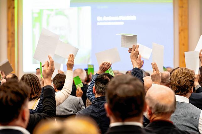 Unter Leitung von Albstadt Oberbürgermeister Roland Tralmer entlastete die Vertreterversammlung sowohl Vorstand als auch Aufsichtsrat ...