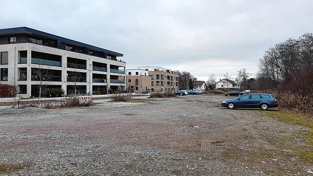 Drei Mehrfamilienhäuser und ein Ärztehaus vorne an der Schlossseeallee sollen den Abschluss der neuen Gemeindemitte bilden.
