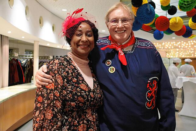 Marco Keiner ist seit 2016 Mitglied in der Hänselezunft. Hier sieht man ihn im Fuhrmannskittel mit seiner Frau Fatoumata Cissé-Keiner ...