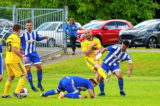 Bild 21: SV Karsau verteidigt die Tabellenspitze durch ein 2:0 beim SV Schwörstadt &ndash; und wir haben Bilder!