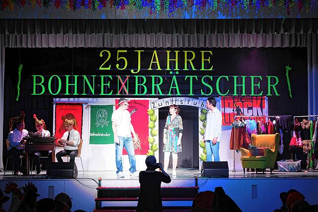 Eine Zeitreise präsentieren die Bohnebrätscher.
