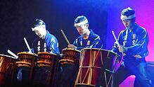 Kokubu, eine Trommlergruppe aus Japan, begeistert das Publikum im Gloria-Theater in Bad Säckingen. Bild: Susanne Schleinzer-Bilal