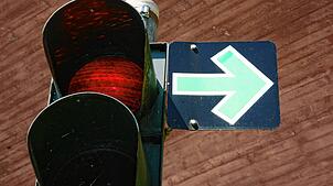So sieht ein Zusatzschild „Grüne Pfeil“ aus, das demnächst beim Brennet-Areal installiert wird. Das Schild soll unkompliziertes ...