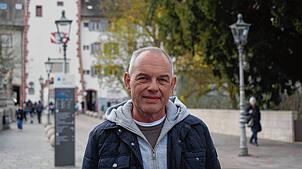 Er kritisierte die Erreichbarkeit der Arztpraxis seiner Mutter. Das kam dort nicht gut an: Nicht nur die Patientin selbst, auch der Sohn ...