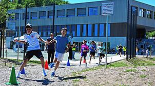 Der Sponsorenlauf zugunsten einer neuen Schule in Afrika war eine der Hauptattraktionen am Eröffnungstag für den Erweiterungsbau der ...