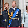 Der Adel als Projektionsfläche: Herzogin Meghan (v.l.), Prinz Harry, Prinz William und Herzogin Kate beobachten eine  Parade.