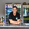 Ursula Kornmaier reagiert auf Kritik am Freibad-Kiosk im Aachbad in Singen. Sie hat den Kiosk gepachtet.