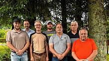 Von links (neuer Ortschaftsrat) Manuel Herbst, Bürgermeister Christian Dröse, Felix Kehl, Valentin Bellon, Andreas Zumkeller, Ewald ...