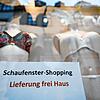 Schaufenstershopping in einem Wäschegeschäft. In Zeiten des Lockdown muss der Handel neue Wege gehen.