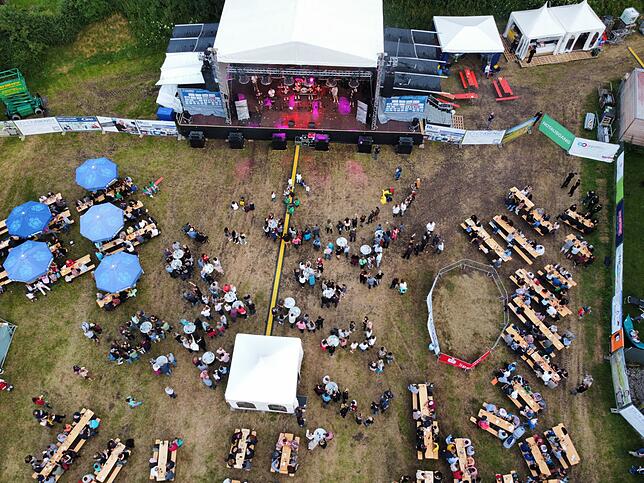 Aus der Vogelperspektive: Das Entenburg-Festival ist ein Erfolg.